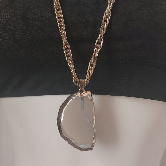 Vintage Jewelry - Natural Agate Slab Gold Gilded Pendant On Gold Tone Twist Chain Necklace